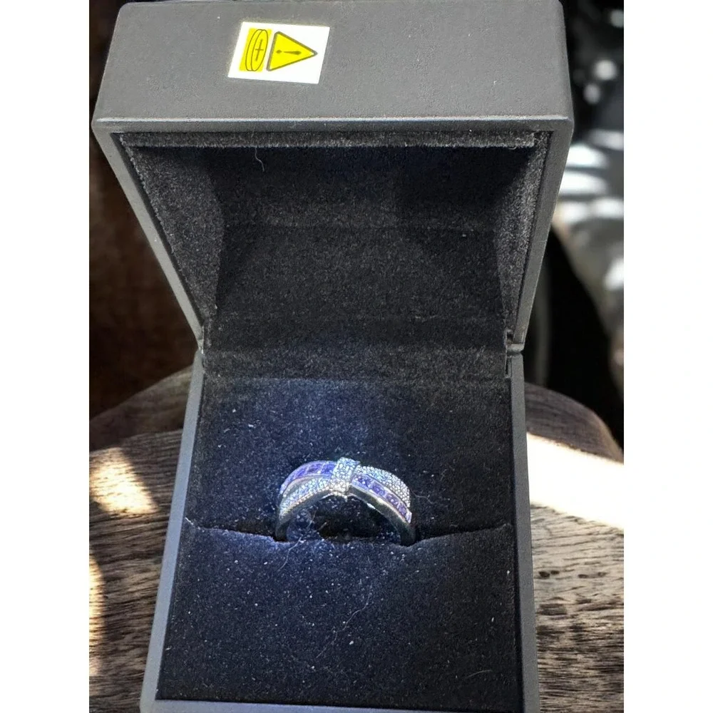 Sparkling Ring Amethyst Cubic Zirconia Sterling Silver Statement Ring Size 7.5 - Picture 1 of 4